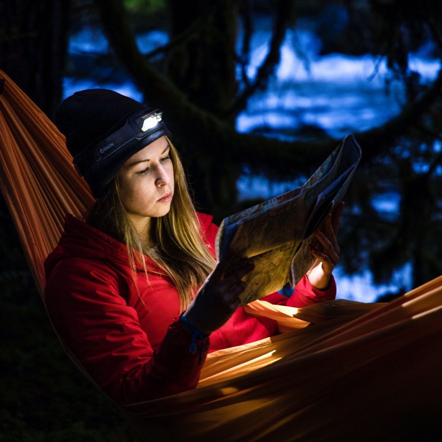 BioLite HeadLamp 200 - Stirnlampe mit 200 Lumen, Akku, nur 50 g Gewicht, versch.