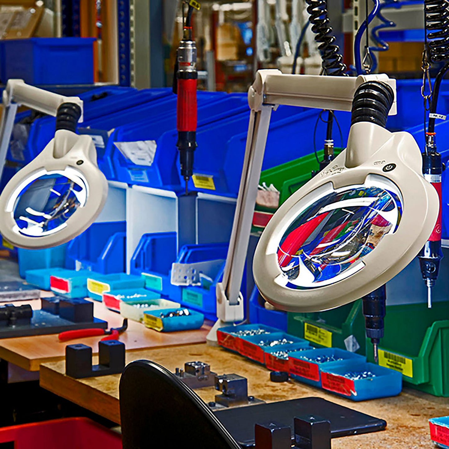 Lampe loupe LED VisionLUXO Circus dimmable avec lentille en verre D165 mm. 3,5 ou 5 points