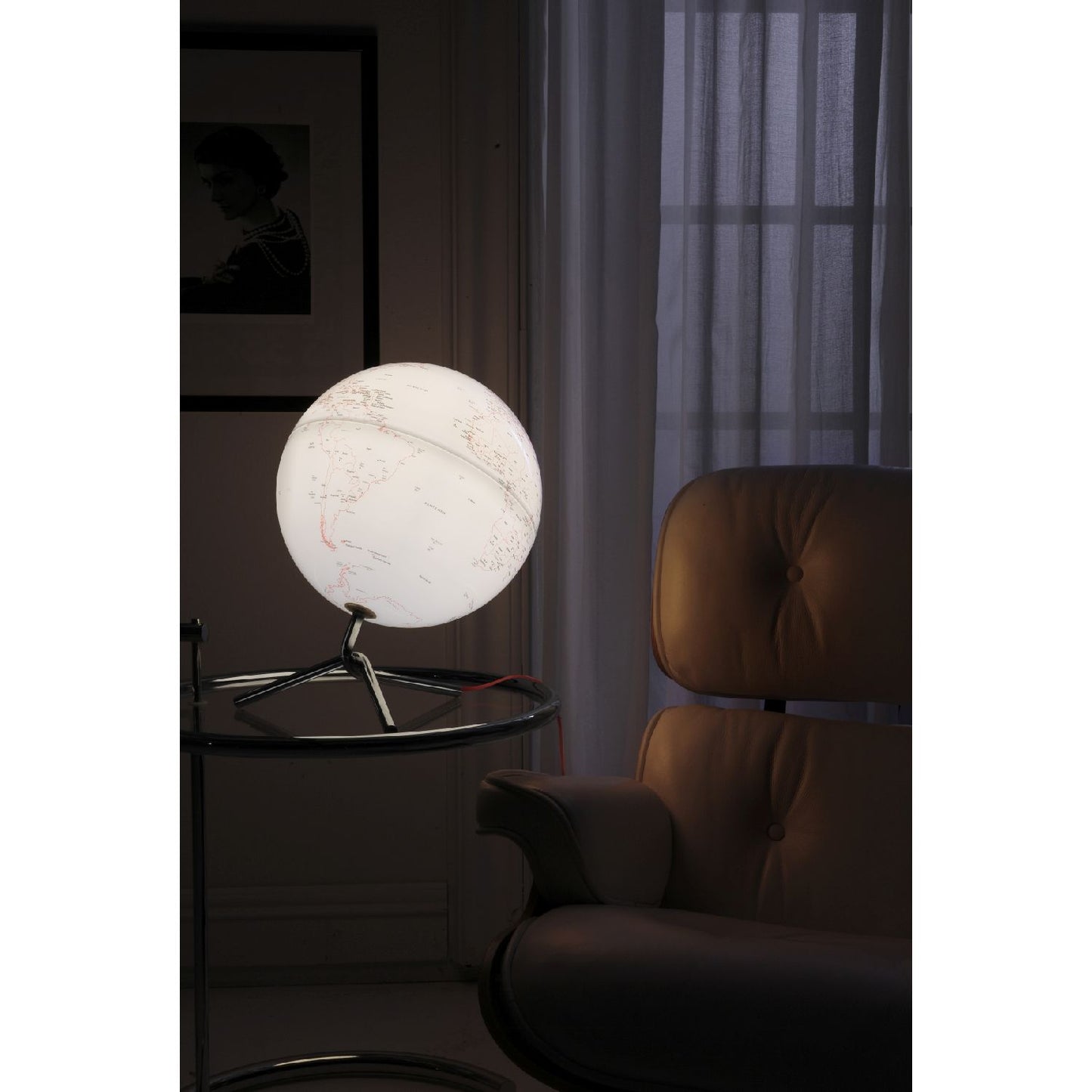 Globe lumineux d'ambiance Nodo 30 cm globe de bureau moderne avec globe terrestre blanc
