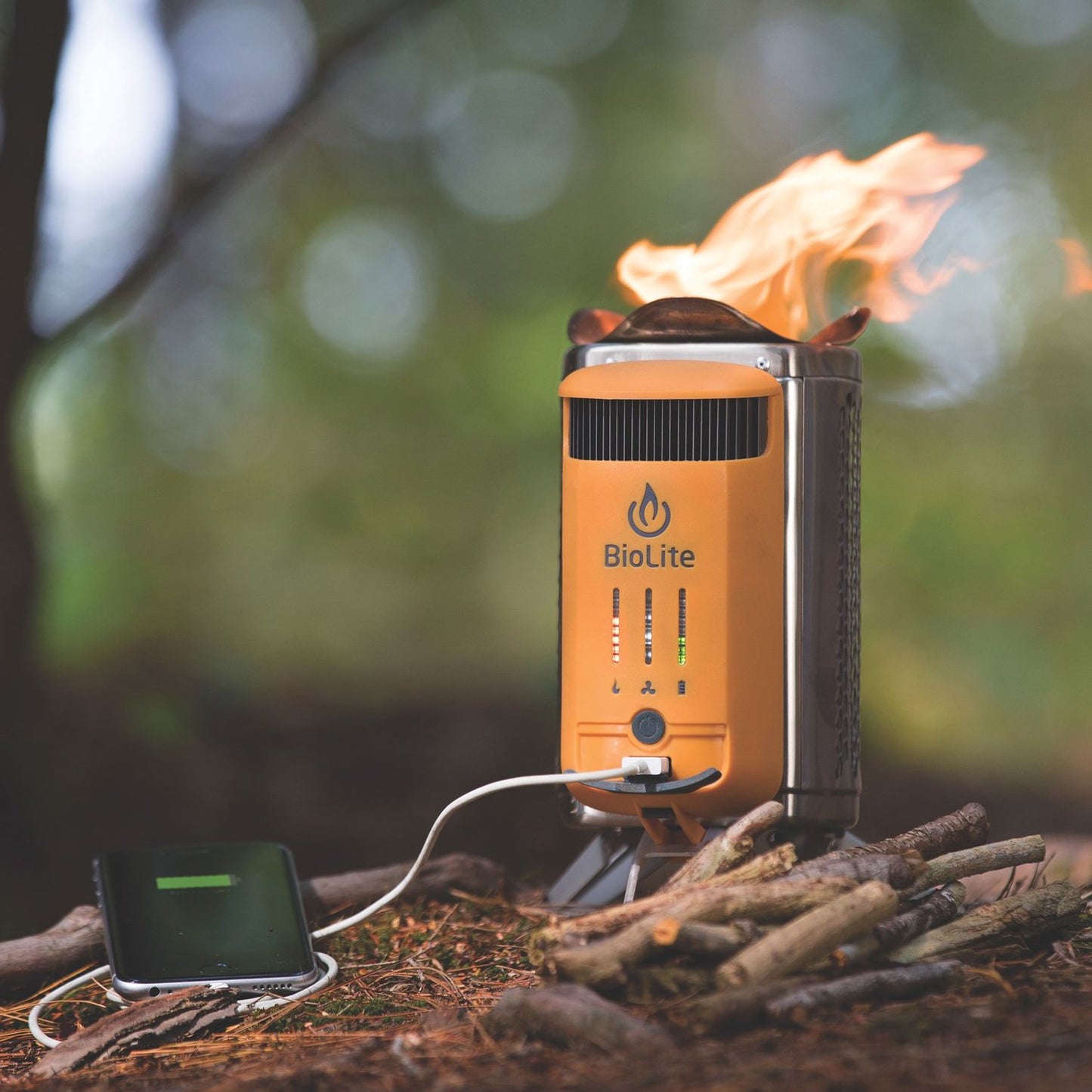 Réchaud de camping BioLite CampStove 2+ avec batterie rechargeable, port de chargement USB, FlexLight 100