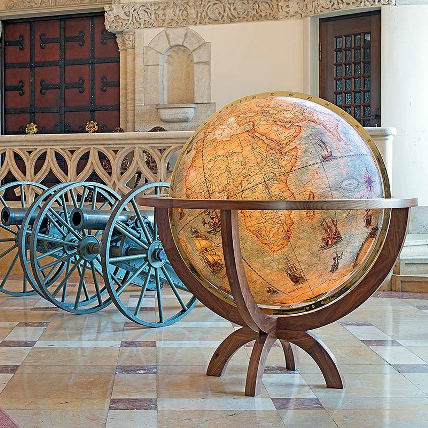 Globe lumineux Columbus Magnum Imperial, vintage, D 100 cm, H 140 cm, chaises en bois