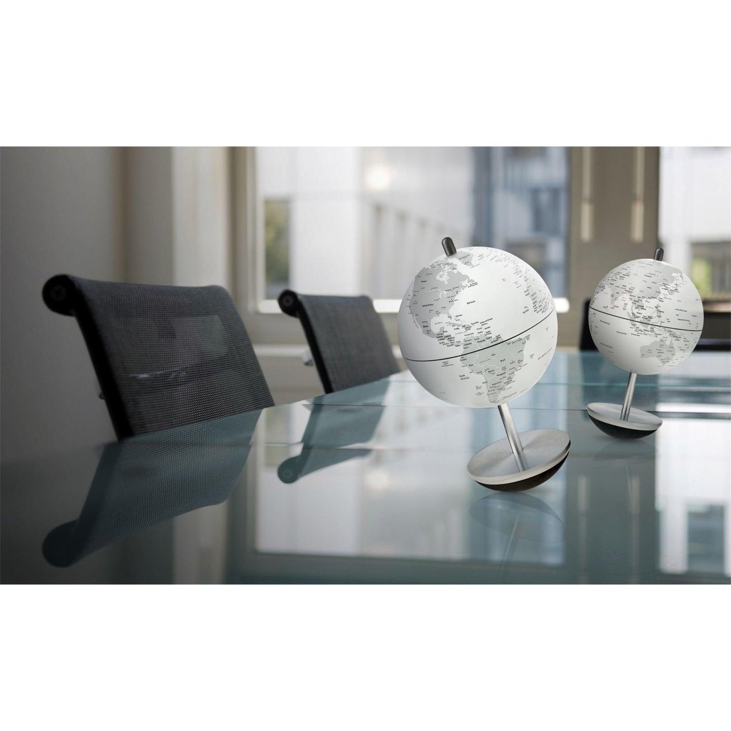 Atmosphere Mini Globe Swing D 11 cm H 19 cm avec globe blanc-gris