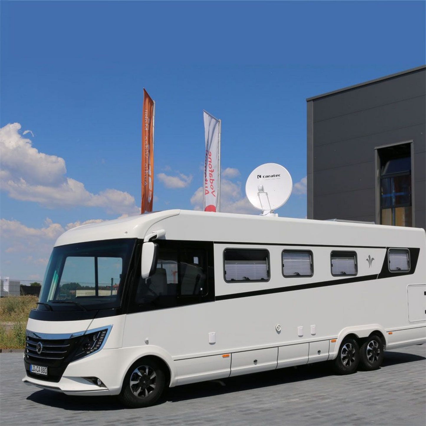 Antenne satellite Caratec CASAT850ST Smart-D 85 cm avec double LNB pour les grands mobil-homes
