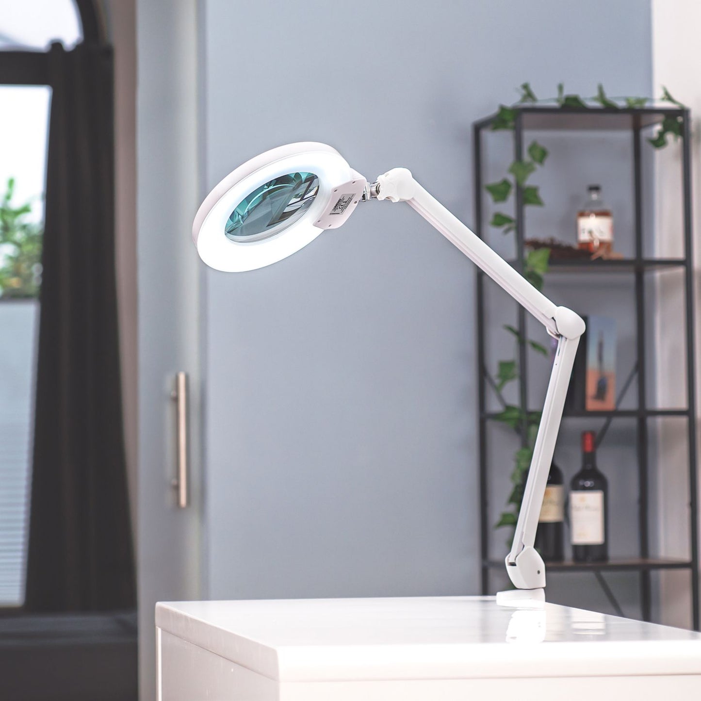 Lampe loupe LED Lumeno 824XPRO dimmable avec circuit segmenté et boîtier métallique