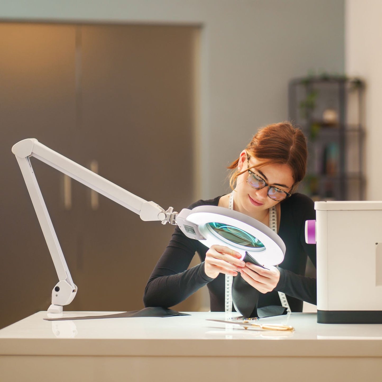 Lampe loupe LED Lumeno 824XPRO dimmable avec circuit segmenté et boîtier métallique