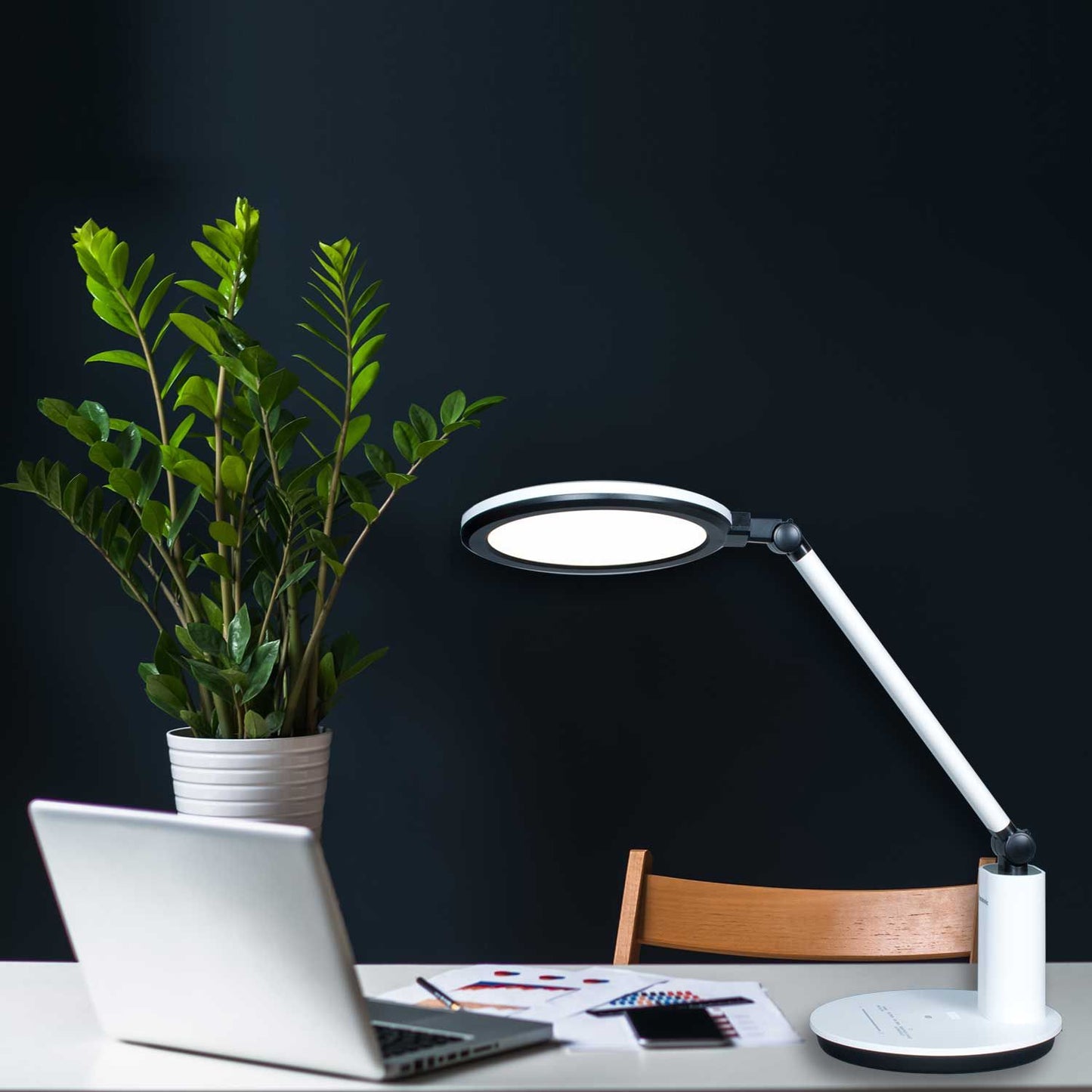 Lampe de table LED Lumeno, anti-éblouissante, gradable automatiquement, faible composante bleue